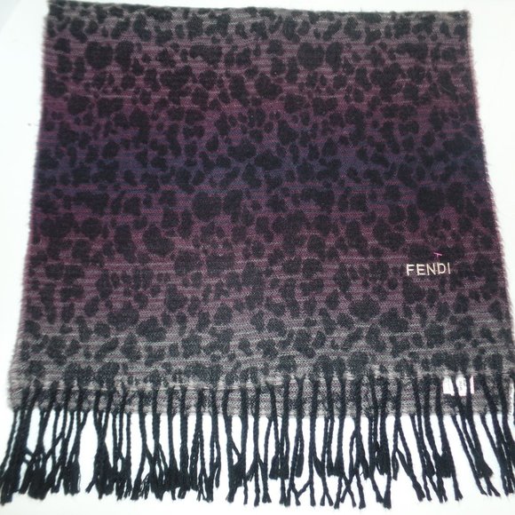 Fendi Scarf 20" X 80" Made In Italy 100% Acrylic - Picture 1 of 11